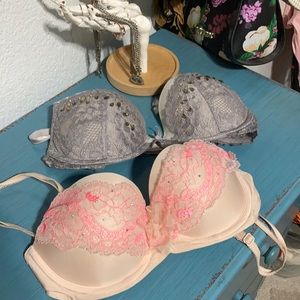 2 Victoria secret bras
